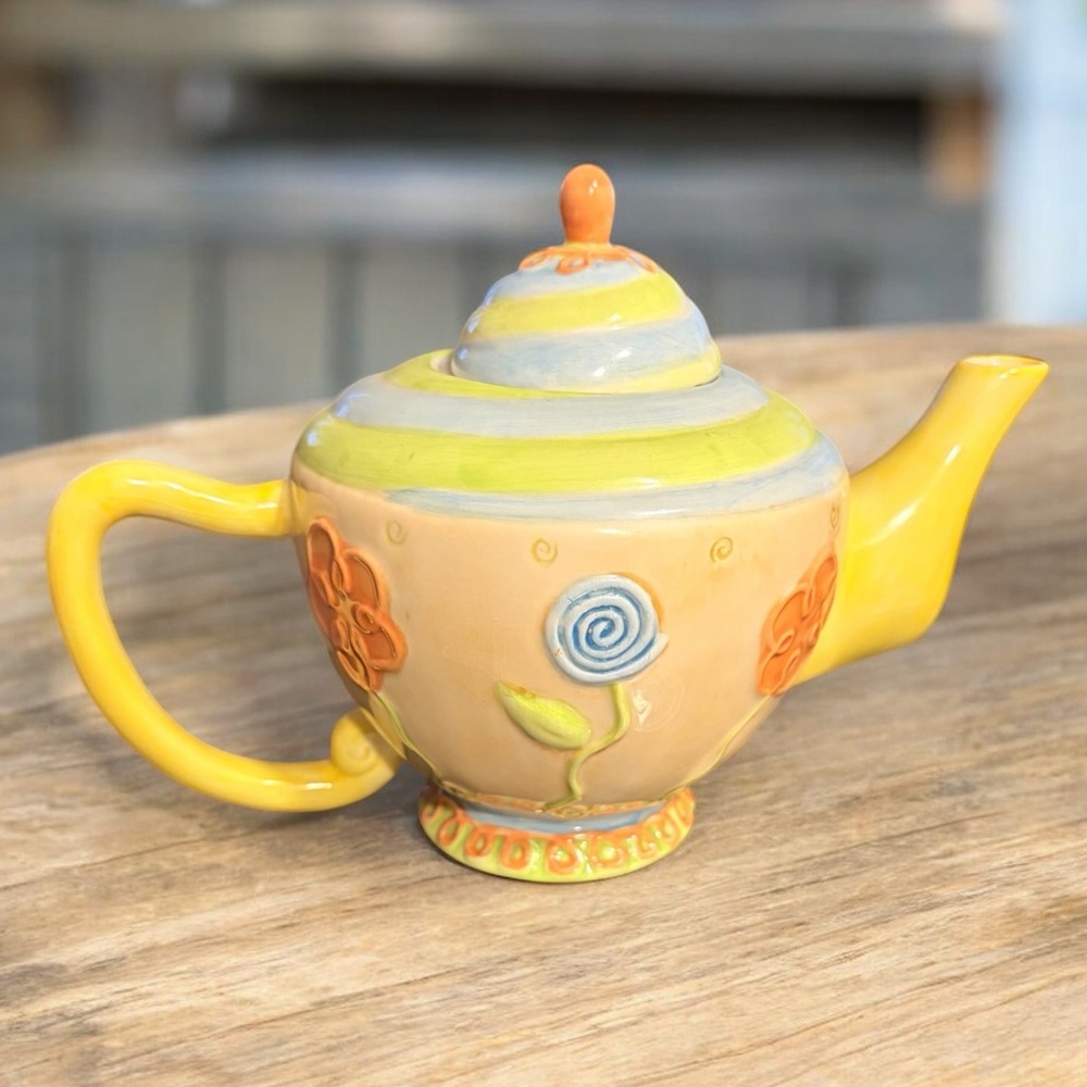 Oneida Country Kitchen Bouquet Miniature China Teapot “Spiral Floral” Collection